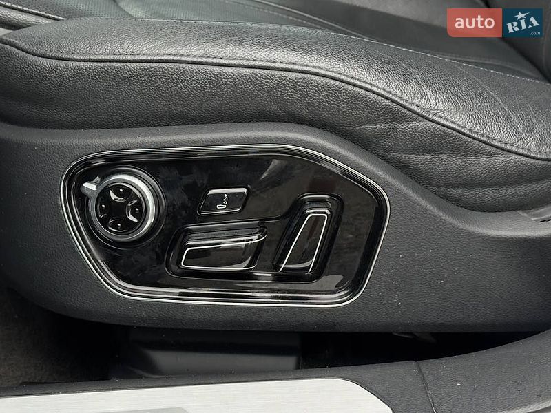Седан Audi A8 2014 в Луцке