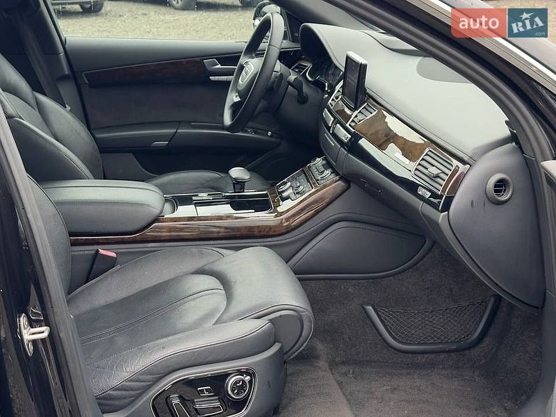 Седан Audi A8 2014 в Луцке