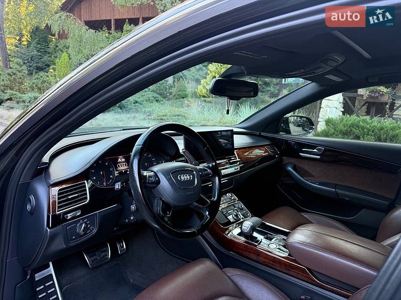 Седан Audi A8 2012 в Львові