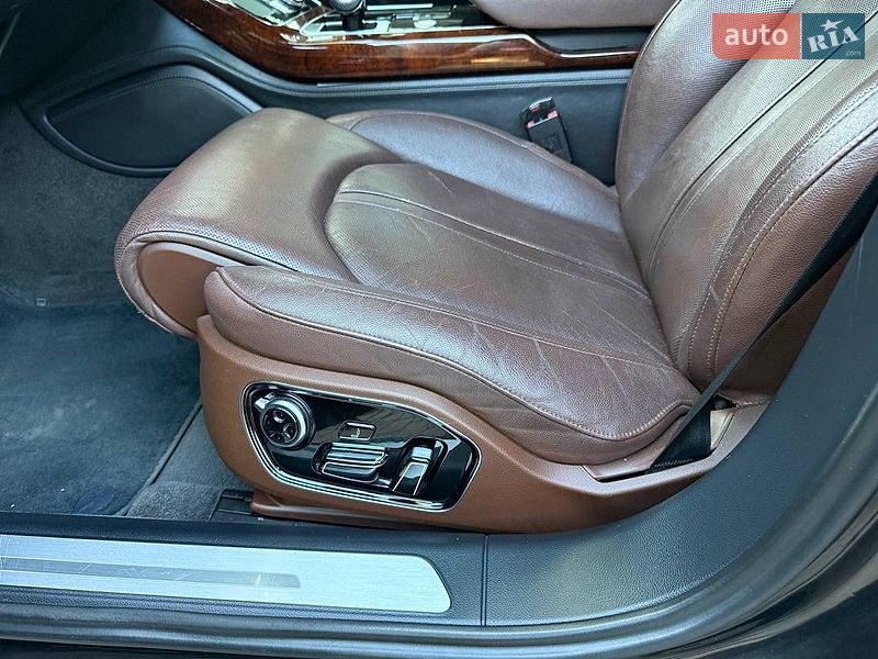 Седан Audi A8 2012 в Львові