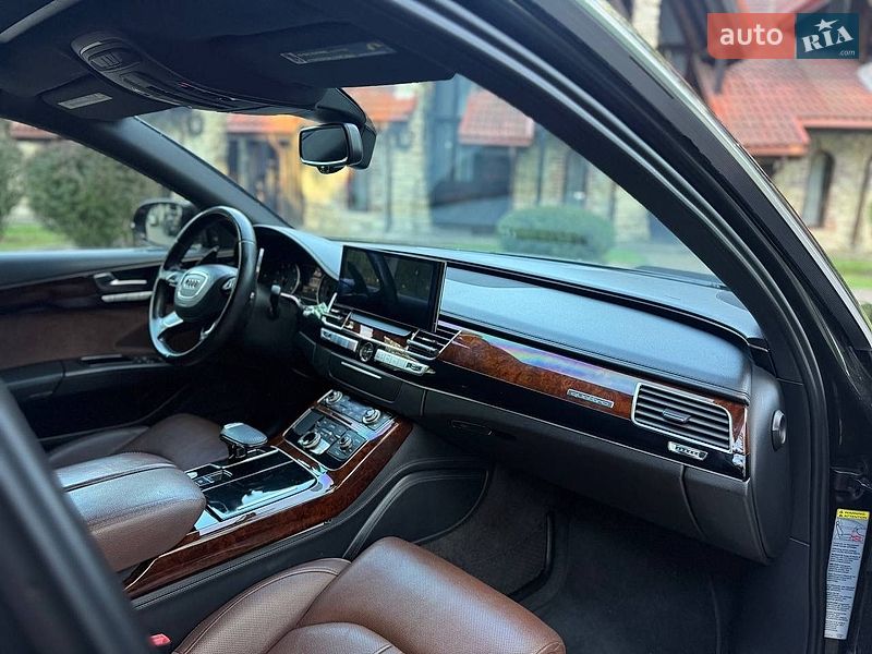 Седан Audi A8 2012 в Львові
