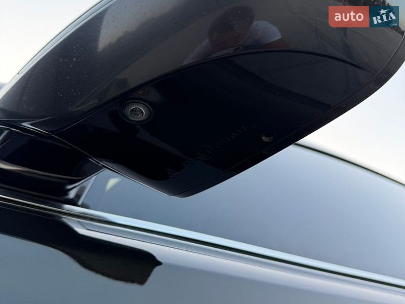 Седан Audi A8 2015 в Киеве