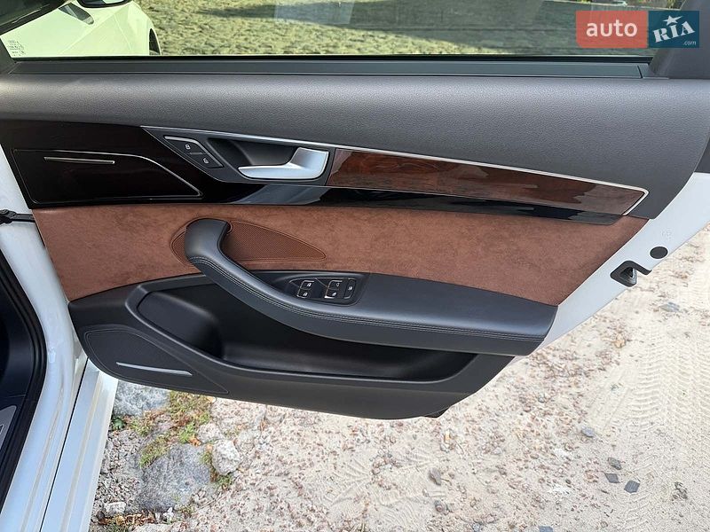 Седан Audi A8 2016 в Києві
