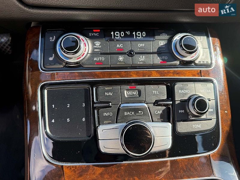 Седан Audi A8 2016 в Києві