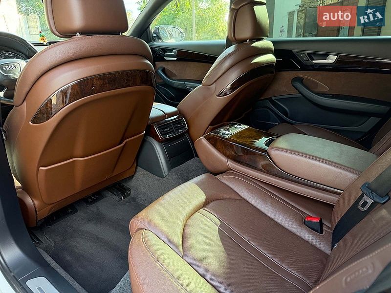 Седан Audi A8 2016 в Києві