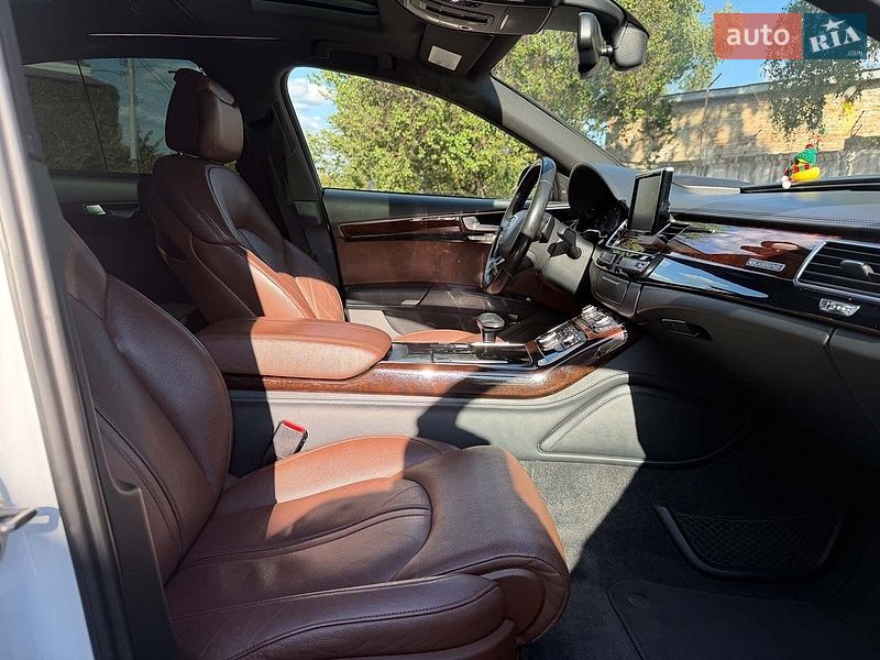 Седан Audi A8 2016 в Києві