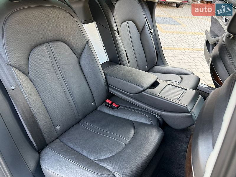 Седан Audi A8 2012 в Тернополі