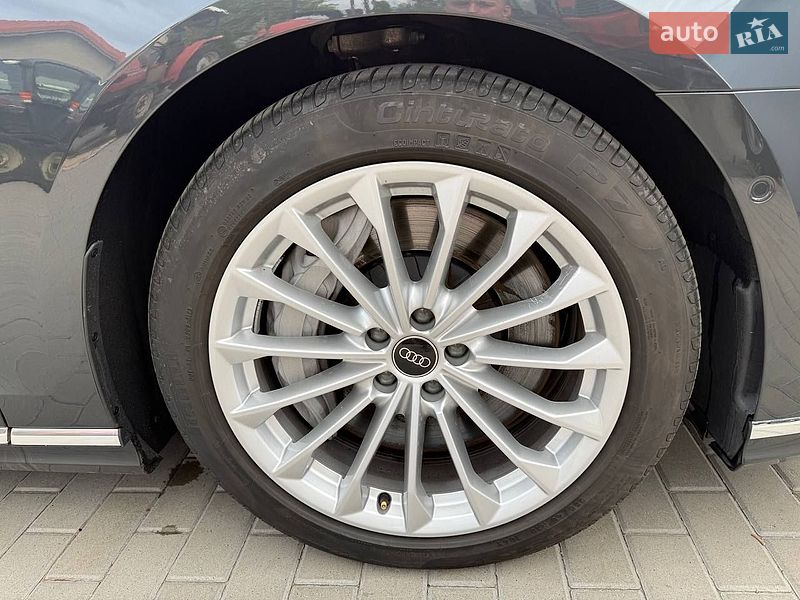 Седан Audi A8 2023 в Киеве