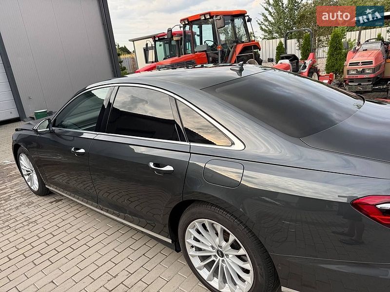 Седан Audi A8 2023 в Киеве