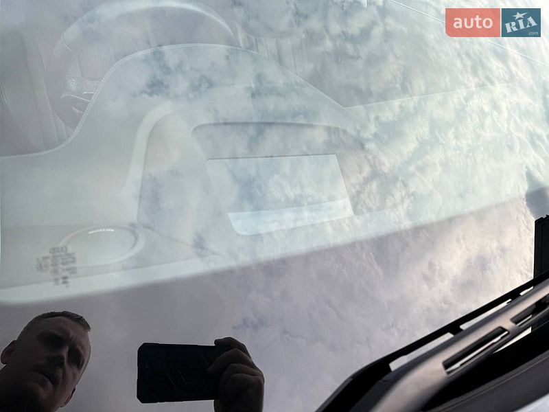 Седан Audi A8 2023 в Києві