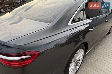 Седан Audi A8 2023 в Киеве