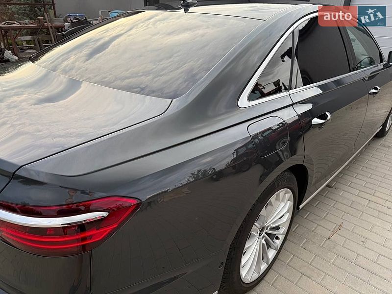 Седан Audi A8 2023 в Киеве