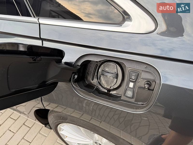 Седан Audi A8 2023 в Киеве