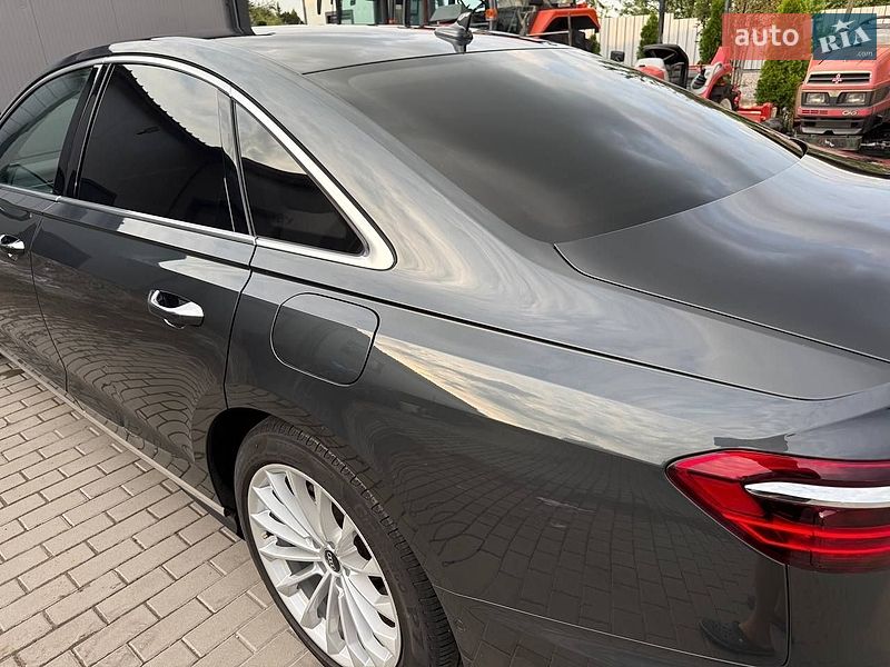 Седан Audi A8 2023 в Києві