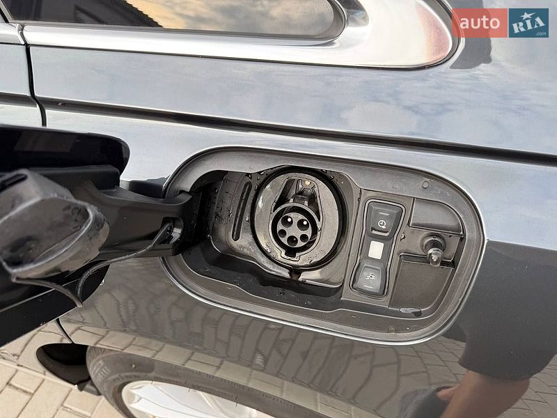 Седан Audi A8 2023 в Киеве