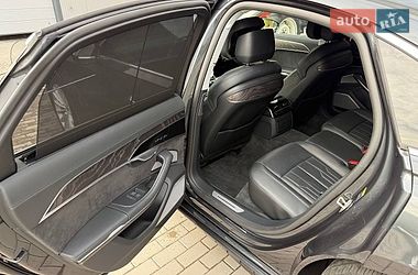 Седан Audi A8 2023 в Киеве