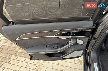 Седан Audi A8 2023 в Києві