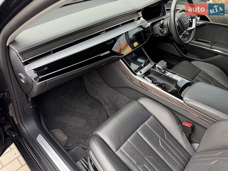 Седан Audi A8 2023 в Киеве