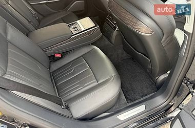 Седан Audi A8 2023 в Киеве