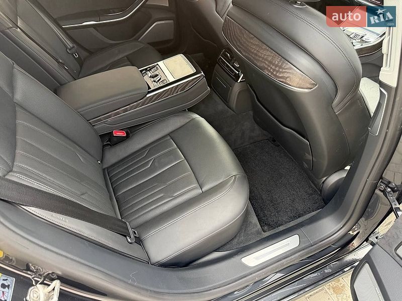 Седан Audi A8 2023 в Киеве
