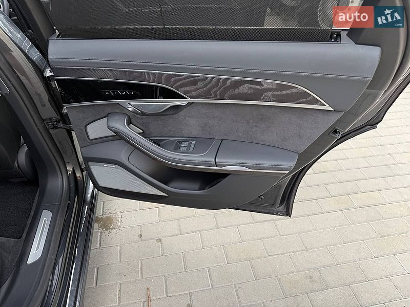 Седан Audi A8 2023 в Киеве