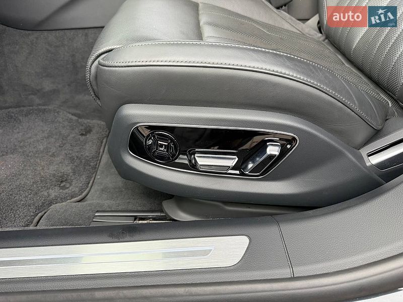 Седан Audi A8 2023 в Киеве