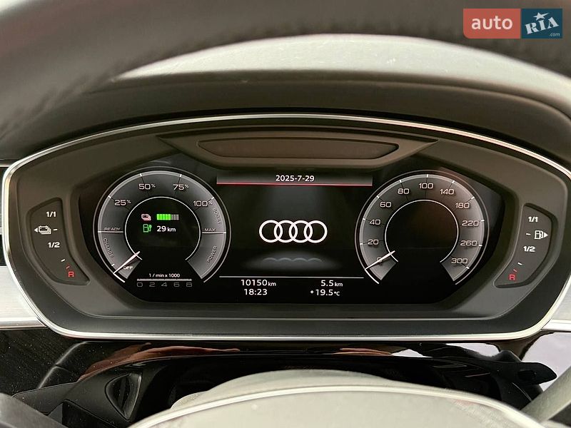 Седан Audi A8 2023 в Києві