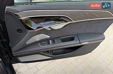 Седан Audi A8 2023 в Киеве