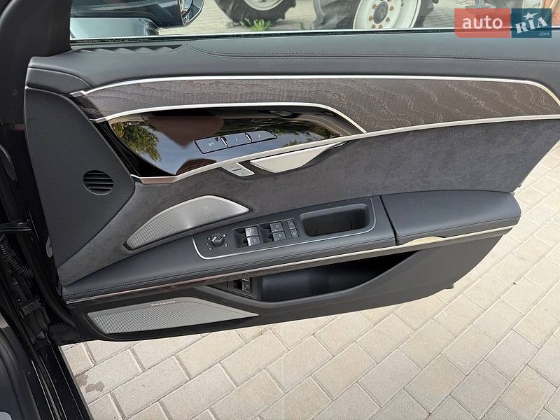 Седан Audi A8 2023 в Киеве