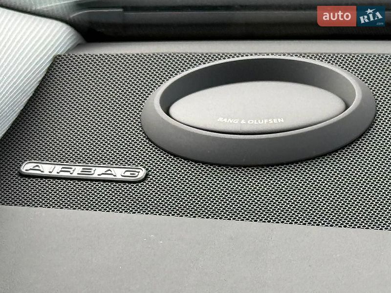 Седан Audi A8 2023 в Киеве