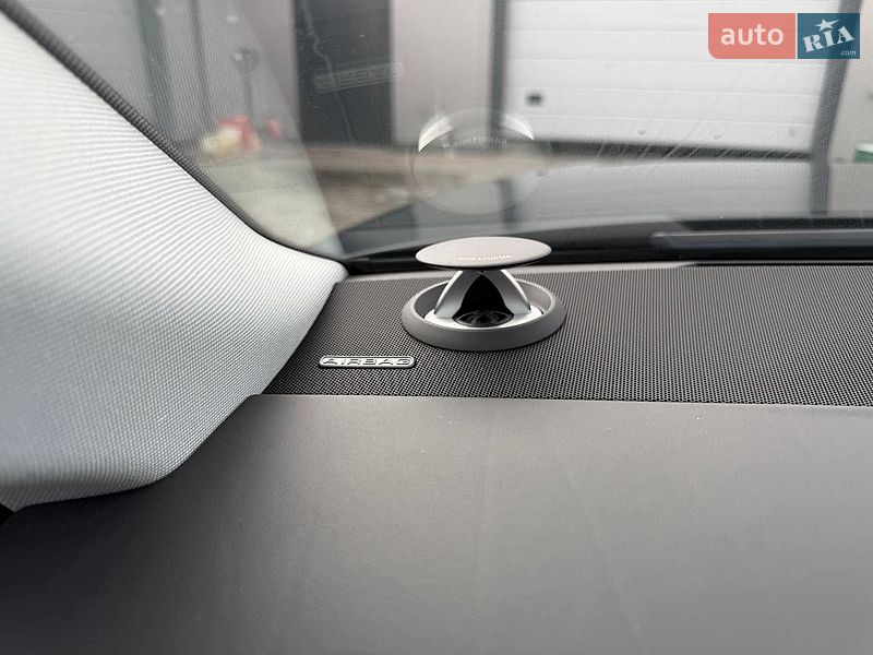 Седан Audi A8 2023 в Киеве