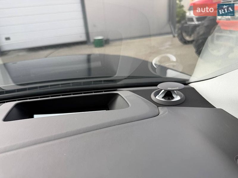 Седан Audi A8 2023 в Києві