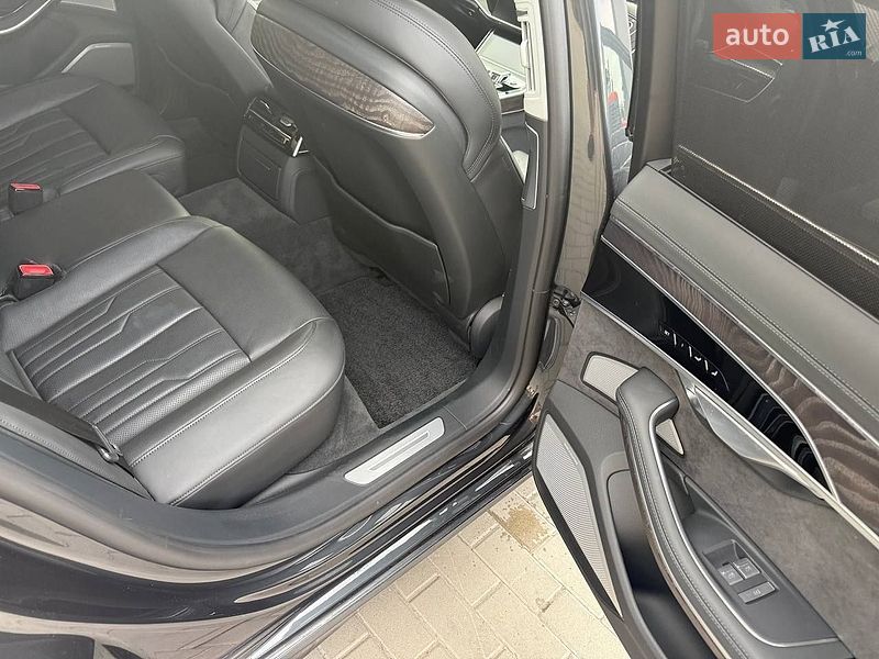 Седан Audi A8 2023 в Киеве
