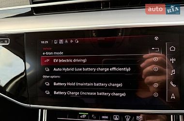 Седан Audi A8 2023 в Киеве