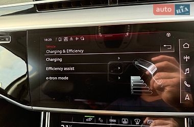 Седан Audi A8 2023 в Киеве