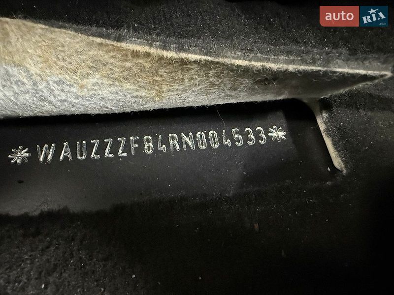 Седан Audi A8 2023 в Киеве