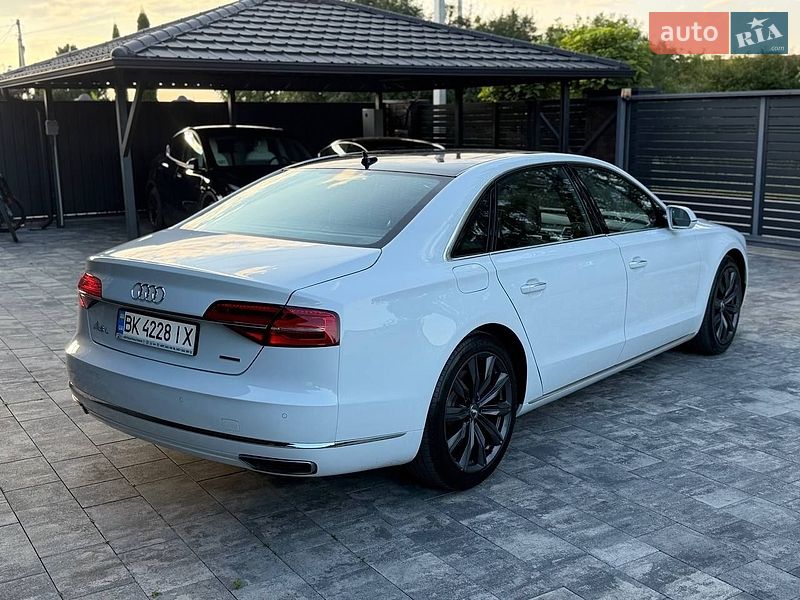 Седан Audi A8 2015 в Луцьку