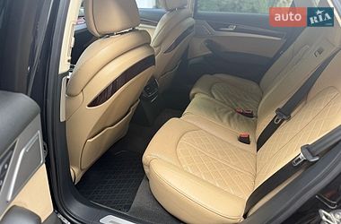 Седан Audi A8 2010 в Мукачево