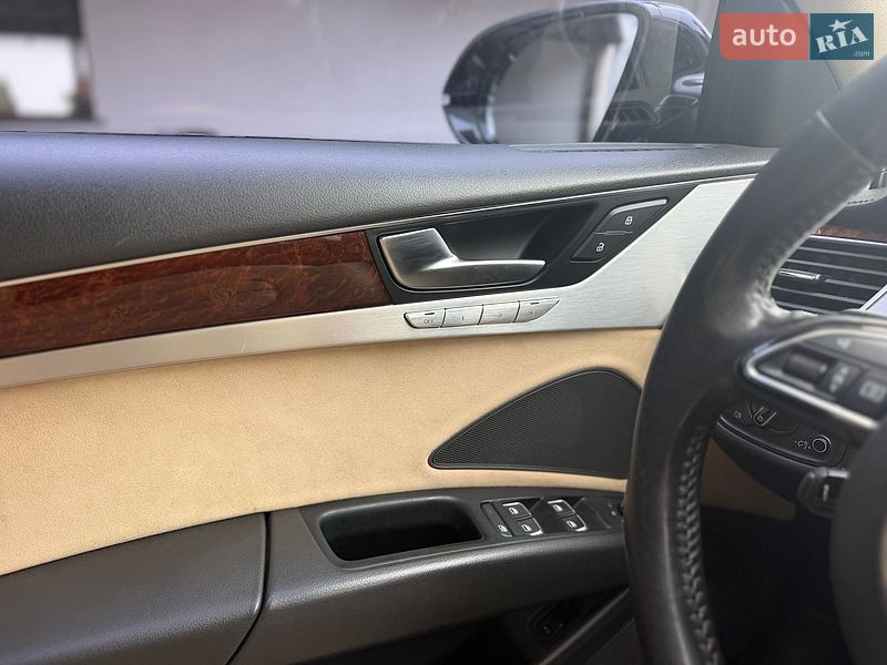 Седан Audi A8 2010 в Мукачево