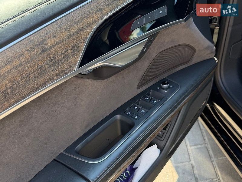 Седан Audi A8 2018 в Києві