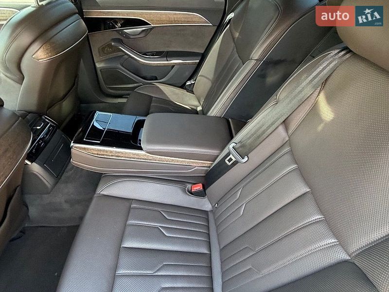 Седан Audi A8 2018 в Києві