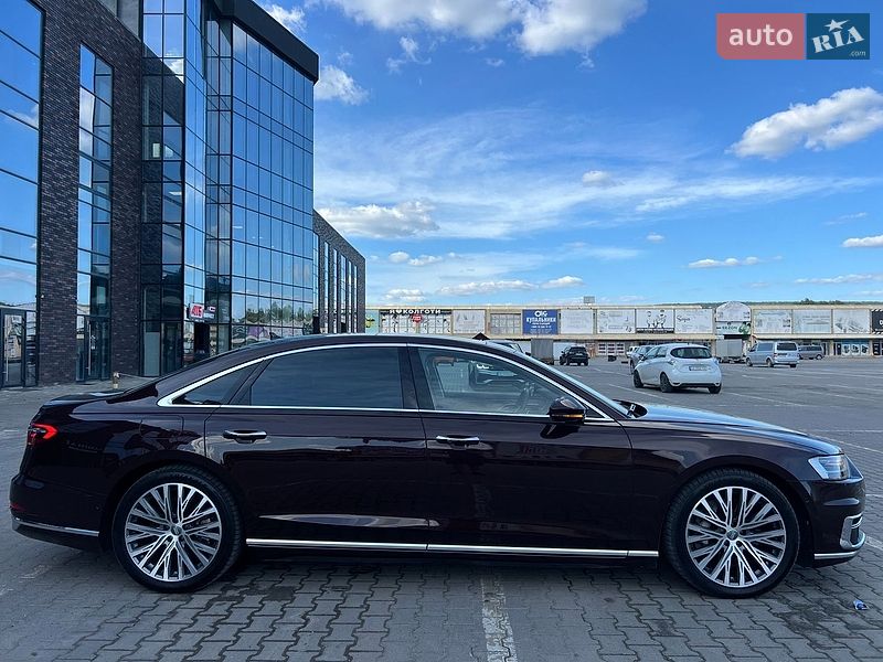 Седан Audi A8 2018 в Чернівцях