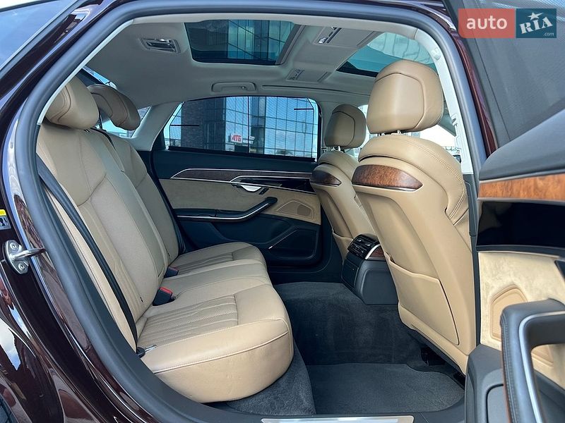 Седан Audi A8 2018 в Чернівцях