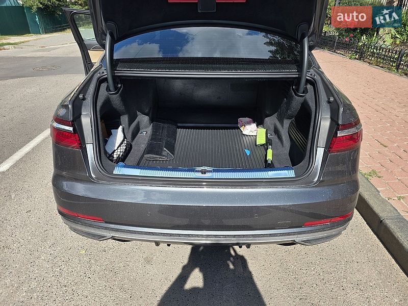 Седан Audi A8 2021 в Києві