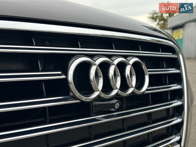 Седан Audi A8 2014 в Киеве
