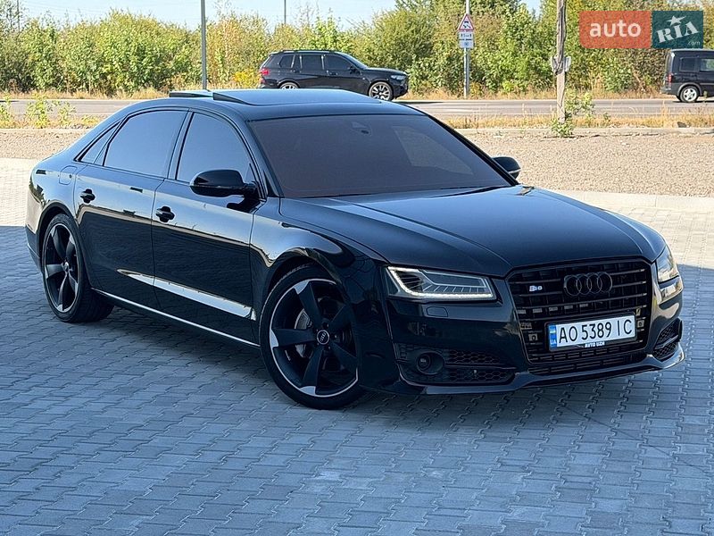 Седан Audi A8 2015 в Ужгороді