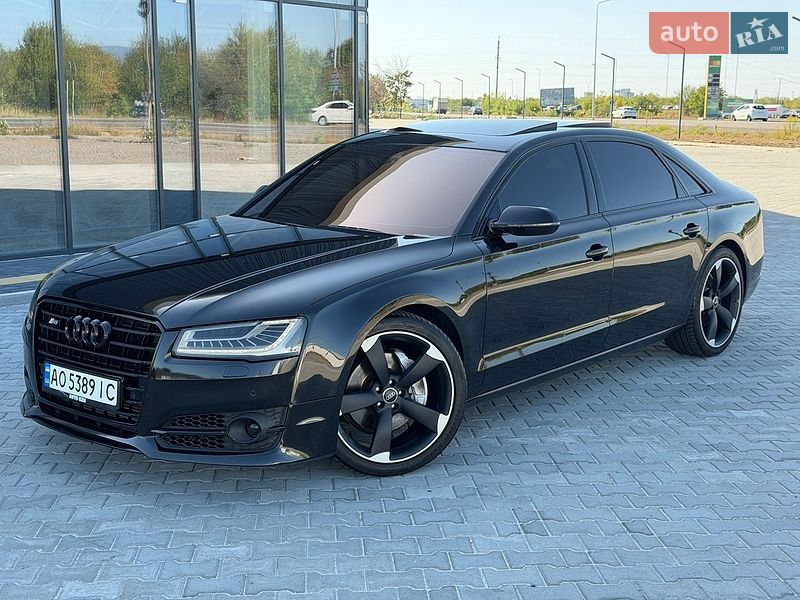 Седан Audi A8 2015 в Ужгороді