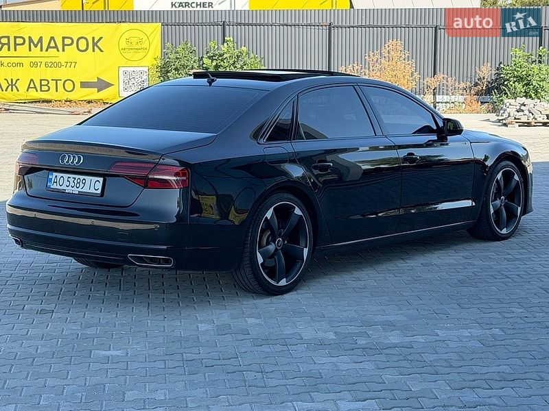 Седан Audi A8 2015 в Ужгороді