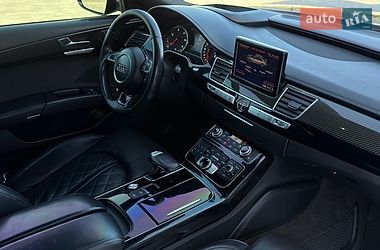Седан Audi A8 2015 в Ужгороді