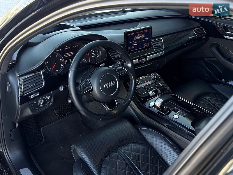 Седан Audi A8 2015 в Ужгороді